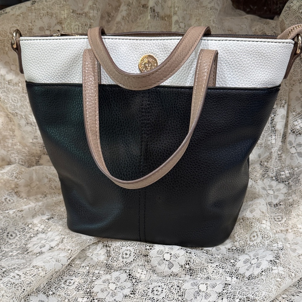 Ann Klein beige, white, black Tote or crossbody  bag with gold hardware EUC